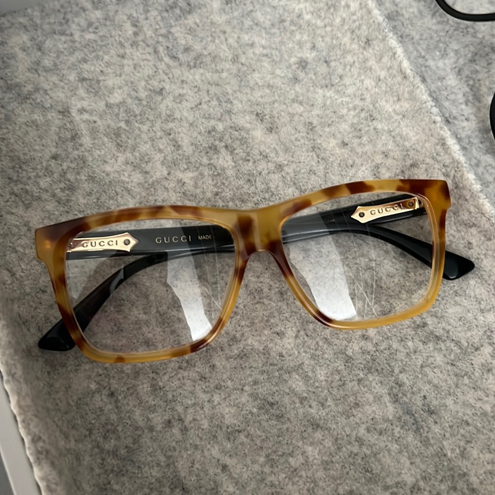 Gucci eyeglasses (non prescription lenses)